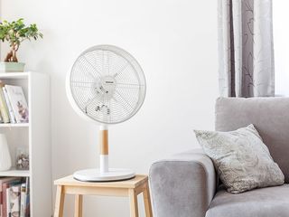 Obrázek 9 produktu Ventilátor stolní kov/dřevo SFE 3080WH SENCOR