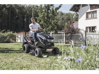 Obrázek 1 produktu Traktor zahradní AL- KO T15-93.2 HD-A EASY Black Edition