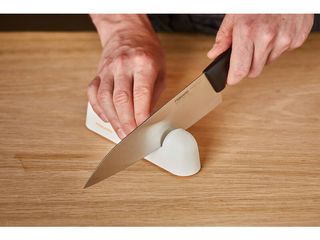 Obrázek 2 produktu Ostřic na nože Fiskars Roll-Sharp™, bílý