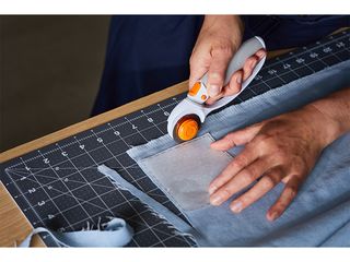 Obrázek 4 produktu Kolečko řezací s okem Fiskars Titanium, prům. 45 mm