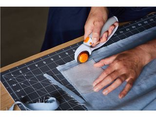 Obrázek 2 produktu Kolečko řezací s okem Fiskars Titanium, prům. 45 mm