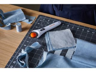 Obrázek 3 produktu Kolečko řezací s okem Fiskars Titanium, prům. 45 mm